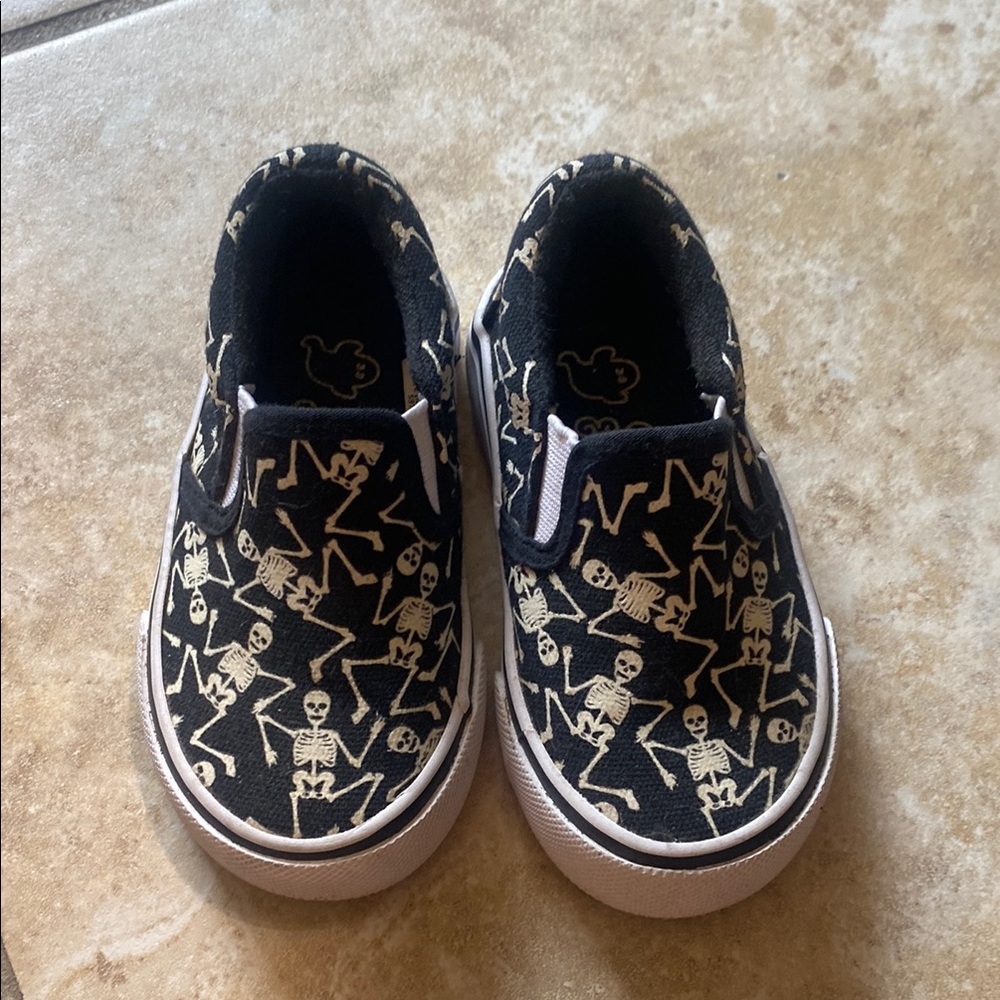 Black and White Slip-On Sneakers with Geometric Pattern